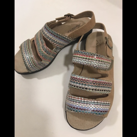 Trotters Kendra Adjustable Velcro Straps Sandals - Picture 7 of 7